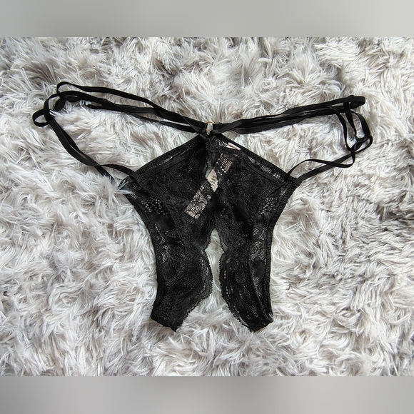 NWOT Victoria's Secret Med Black Very Sexy Lace Strappy Crotchless Cheeky Panty - Picture 3 of 10